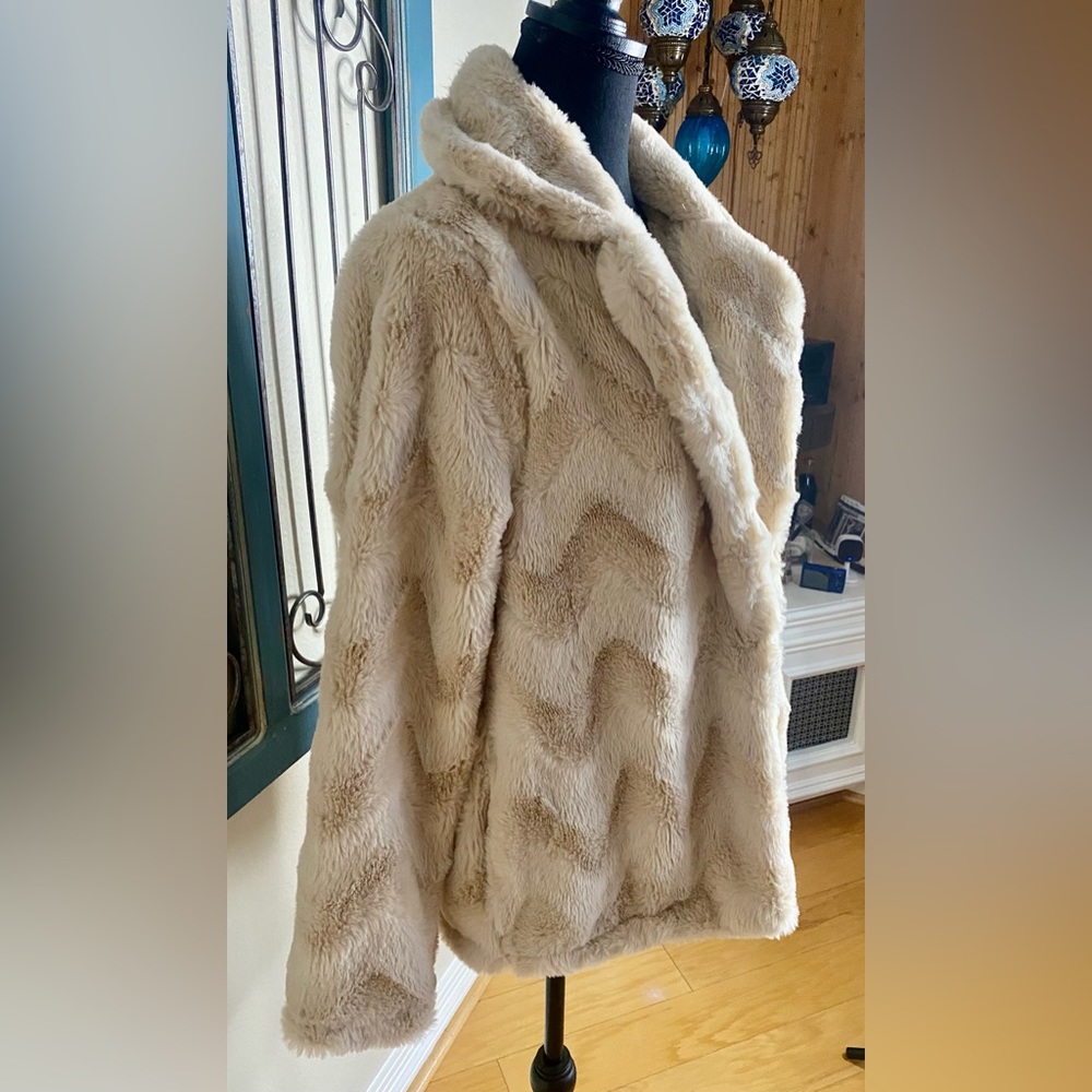 Brand New Inner Circle Jacket - Picture 4 of 6